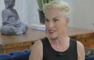 Γιατί η Ελένη Ψυχούλη έγινε ξανθιά και έκοψε αγορίστικο το μαλλί