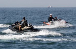 Aπαγόρευση κυκλοφορίας ατομικών σκαφών σε Βούλα, Βουλιαγμένη, Γλυφάδα – Σε ποιες παραλίες