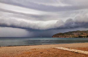 Έκτακτο δελτίο επιδείνωσης του καιρού: Υψηλές θερμοκρασίες με βροχές και χαλάζι – Πού θα «χτυπήσουν» τα φαινόμενα
