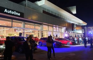 Υπερπαραγωγή τα εγκαίνια της αντιπροσωπείας Mazda στη Γλυφάδα…