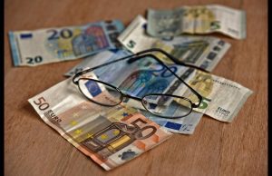 «Βόμβα»: Άκυρες οι μειώσεις σε 350.000 επικουρικές συντάξεις