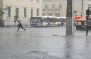 Χαλάζι αυτή την ώρα στο κέντρο της Αθήνας