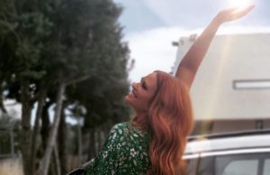 Σίσσυ Χρηστίδου: Απογευματινή βόλτα στην Γλυφάδα μαζί με τους γιους της!