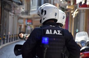 Συνελήφθησαν λίγο μετά τη διάρρηξη νεαροί στην Ηλιούπολη