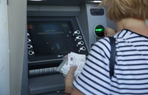 Μπαράζ πληρωμών: Πότε πληρώνονται συντάξεις Αυγούστου 2019, επίδομα ενοικίου στέγασης, επίδομα παιδιού Α21 και ΚΕΑ