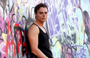 Νίκος Μίχας: Ο πρώην παίκτης του Fame Story έγινε γιατρός, περιμένει παιδί και μόλις παντρεύτηκε