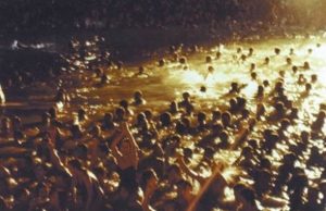 25 Ιουλίου 1983: Ο Λουκιανός Κηλαηδόνης διοργανώνει το θρυλικό “Πάρτυ στη Βουλιαγμένη”