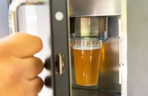 «Πιες Μπύρα»: Ο πρώτος αυτόματος πωλητής ήρθε στο Θησείο