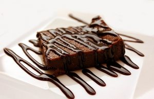 3 υλικά, 5 λεπτά! Το πιο εύκολο σοκολατογλυκό ψυγείου