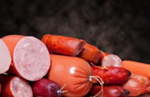 Τι είναι το μικρόβιο Listeria monocytogenes που κρύβεται στο ζαμπόν, την πάριζα – Πώς να προστατευτείτε