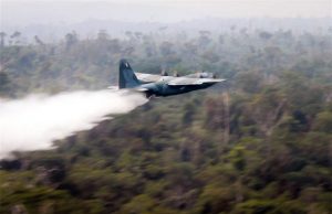 Στη «μάχη» με τις φλόγες ειδικά C-130 του στρατού για τις φωτιές στον Αμαζόνιο (φωτο)
