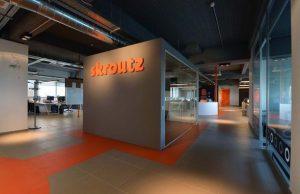 Skroutz Food: Με ποια “όπλα” μπαίνει στην αγορά του delivery τον Σεπτέμβριο