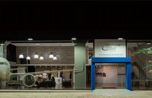 To πρώτο ψυχαγωγικό κέντρο προσομοιωτών πτήσης στην Ελλάδα «προσγειώθηκε» στην Βουλιαγμένης!