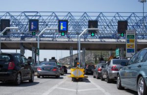 Οριστικό: Δεν αυξάνονται οι τιμές στα διόδια της Αττικής Οδού