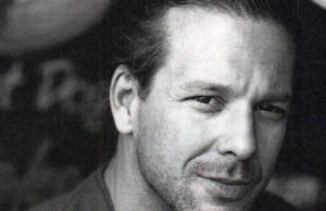 Η τρομακτική μετάλλαξη του Μίκι Ρουρκ – Παραμορφωμένος και αμήχανος σε τηλεοπτική εκπομπή