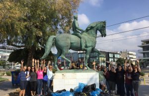 Η Amadeus Hellas καθαρίζει την παραλία Αλίμου