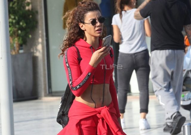 eirini-papadopoulou-i-sporty-emfanisi-tis-sti-glufada-pou-eklepse-tis-entuposeis-pics