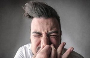 ΥΓΕΙΑ: Το να «κρατάτε» το φτέρνισμα σας δεν είναι καθόλου καλή ιδέα