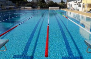 Θεραπευτική κολύμβηση για παιδιά με αναπηρία στο δημοτικό κολυμβητήριο Ηλιούπολης