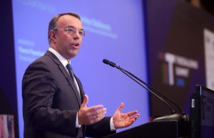 Σταϊκούρας: Σε μετρητά φέτος το κοινωνικό μέρισμα – Ανοιχτό παράθυρο για νέο επίδομα θέρμανσης τον Ιανουάριο