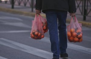 Ξεκίνησε η διανομή ειδών οπωροπωλείου σε Δήμους του Νοτίου Τομέα Αθηνών