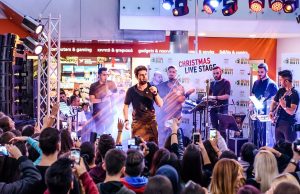 Εντυπωσιακή η έναρξη των Χριστουγέννων στο Athens Metro Mall