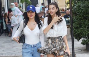 Ειρήνη Καζαριάν: Είναι αχώριστη με την αδερφή της! Οι βόλτες τους στην Γλυφάδα