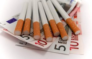 Αντικαπνιστικός νόμος: Στη Νέα Σμύρνη τα πρώτα πρόστιμα στην Αττική