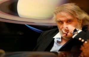 Σημαντικοί Έλληνες: Βαγγέλης Παπαθανασίου – Η παγκόσμια μουσική ιδιοφυΐα