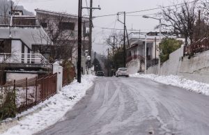 Επιμένει η «Ζηνοβία» με χιόνια, βροχές και τσουχτερό κρύο