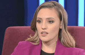 Μια σπάνια τηλεοπτική εμφάνιση πραγματοποίησε το βράδυ της Τρίτης στα «Μεσάνυχτα» η Άννα Κορακάκη