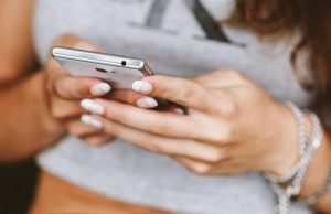 Φοβάστε μην πέσετε θύματα… χάκερ; | Έτσι θα προστατέψετε το κινητό σας