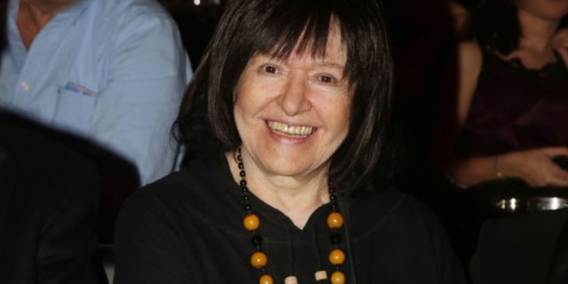 martha-karagianni-me-mavra-kai-kolie