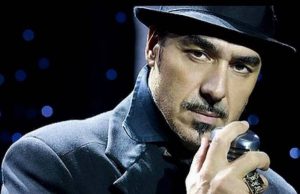 Κατέρρευσε την ώρα που τραγουδούσε στο νυχτερινό κέντρο ο Νότης Σφακιανάκης (video)