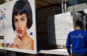 Δωρεά της Atmos Lab 1600 φιαλών ισοπροπυλικής αλκοόλης στα φαρμακεία της Αττικής