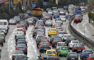 Κίνηση τώρα: «Έμφραγμα» στους δρόμους της Αθήνας λόγω βροχής