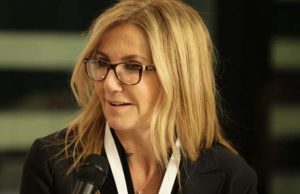 Όλοι στα μπαλκόνια μας στις 21:00 – Η πρωτοβουλία της Μαρέβας Μητσοτάκη