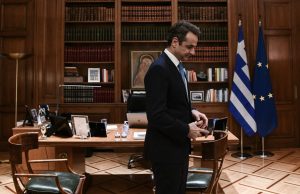 Μέτρα από Μητσοτάκη: 10 δισ. στην Οικονομία, δώρο Πάσχα στους ήρωες του κορονοϊού, επεκτείνεται ο έκτακτος μισθός των 800 ευρώ