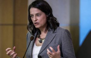 Κεραμέως: “Αυτά τα τρία σενάρια εξετάζουμε για τα σχολεία”