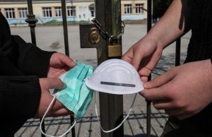 Ολόκληρο το σχέδιο των 63 ημερών για την άρση των μέτρων, τι θα ανοίξει και πότε.