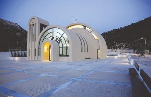 Αναμμένα αύριο όλα τα καντηλάκια στα δύο Κοιμητήρια Γλυφάδας