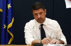 Χαρδαλιάς: «Άλλο τα μεγάφωνα στις εκκλησίες και άλλο η μουσική στις παραλίες»