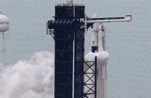 Αναβλήθηκε λόγω καιρού η ιστορική αποστολή της Space X – Το Σάββατο η νέα προσπάθεια
