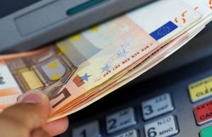 Επίδομα 800 ευρώ: Ποιοι πληρώνονται από σήμερα