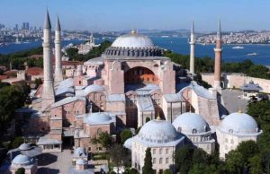 Έλληνας ιερέας για Αγιά Σοφιά: «Δόξα σοι ο Θεός που έγινε τζαμί»!