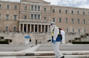 Κορονοϊός: 411 κρούσματα και 2 νεκροί σε 24 ώρες – 89 οι διασωληνωμένοι