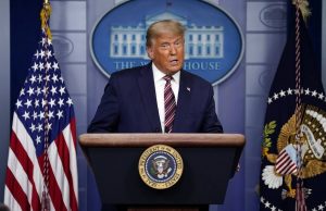 Εκλογές ΗΠΑ: Ο Τραμπ κατήγγειλε νοθεία – Τα μεγάλα αμερικανικά δίκτυα διέκοψαν τις δηλώσεις του