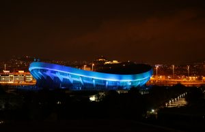 «Στα χρώματα της Ελλάδας «ντύθηκε» το Στάδιο Ειρήνης και Φιλίας»