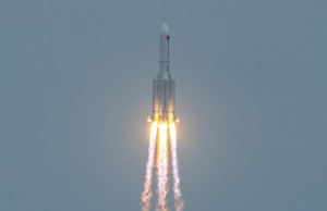 Εκτός ελέγχου κινεζικός πύραυλος 21 τόνων: Ανησυχία των ειδικών μην πέσει σε κατοικημένη περιοχή