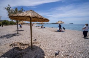 Συναγερμός στην παραλία της Γλυφάδας – Εντοπίστηκε μικρής έκτασης θαλάσσιας μόλυνσης